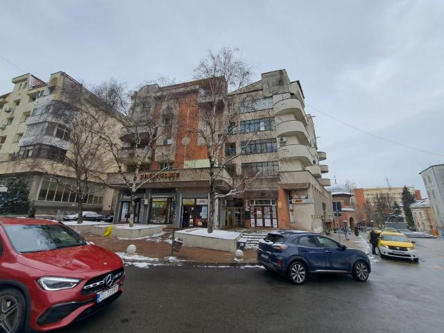 Spatiu comercial "Libraria Scolii"