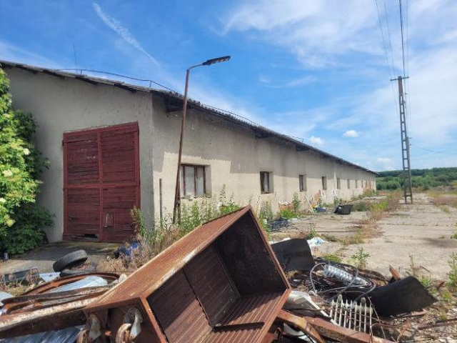 Teren cu constructii loc M. Viteazu