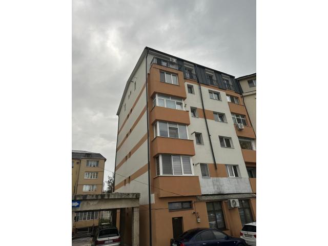 5 apartamente mansarda bloc