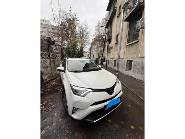 Autoturism Toyota RAV4